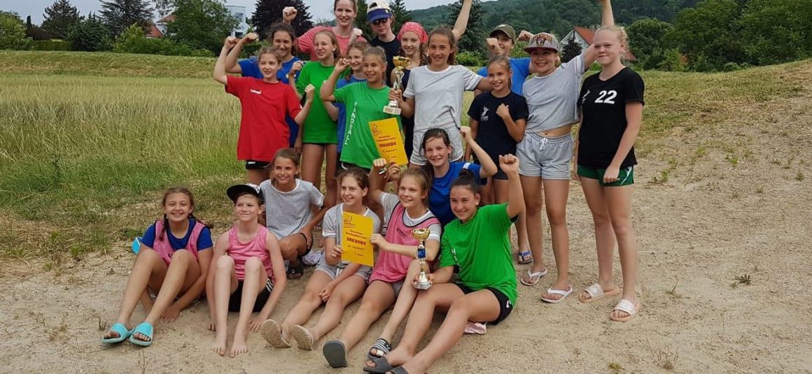 Nachwuchs zeigt beim Beach Handball groß auf Nachwuchs zeigt beim Beach Handball groß auf