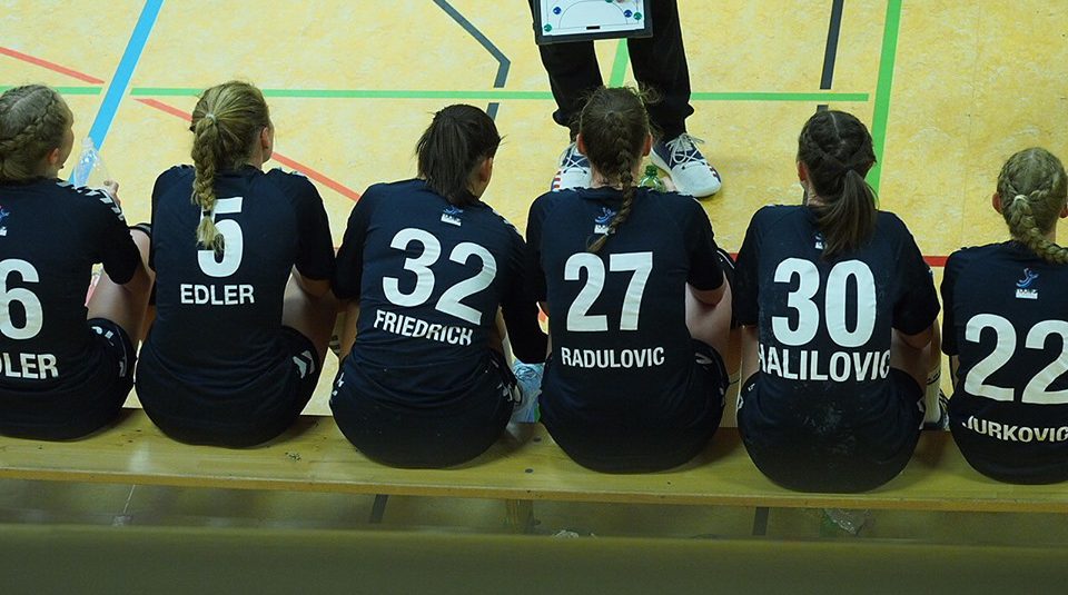 WHA U18 gewinnt auch ihr drittes Spiel. WHA U18 gewinnt auch ihr drittes Spiel.